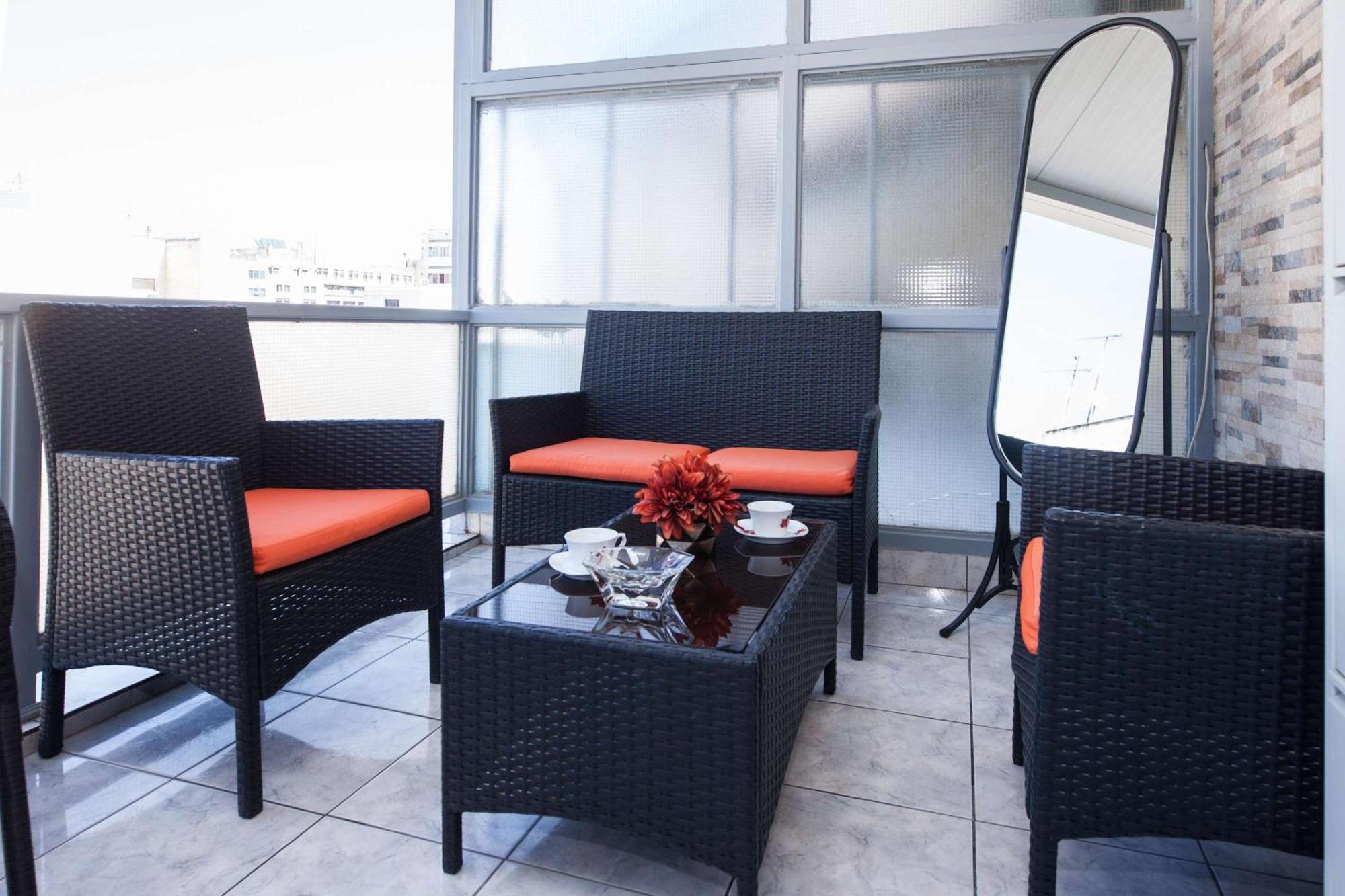 Central 2 Bd Apt With Balcony By Monastiraki Αθήνα Εξωτερικό φωτογραφία
