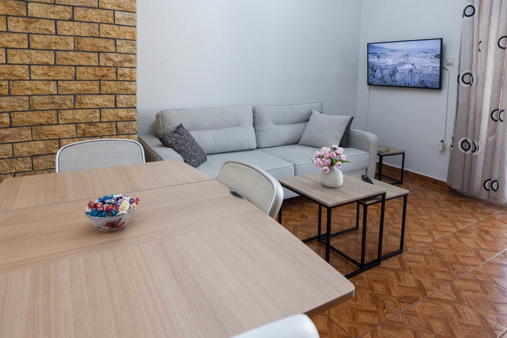 Central 2 Bd Apt With Balcony By Monastiraki Αθήνα Εξωτερικό φωτογραφία