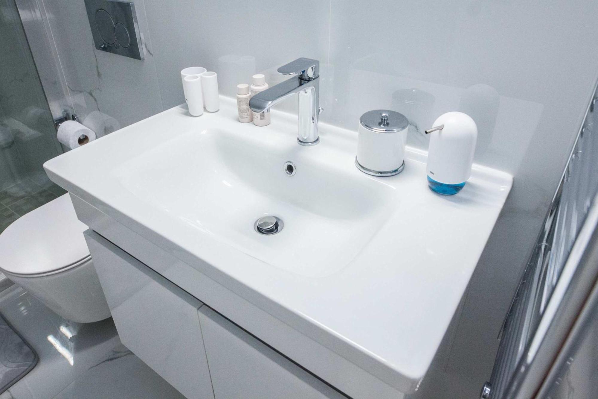 Central 2 Bd Apt With Balcony By Monastiraki Αθήνα Εξωτερικό φωτογραφία