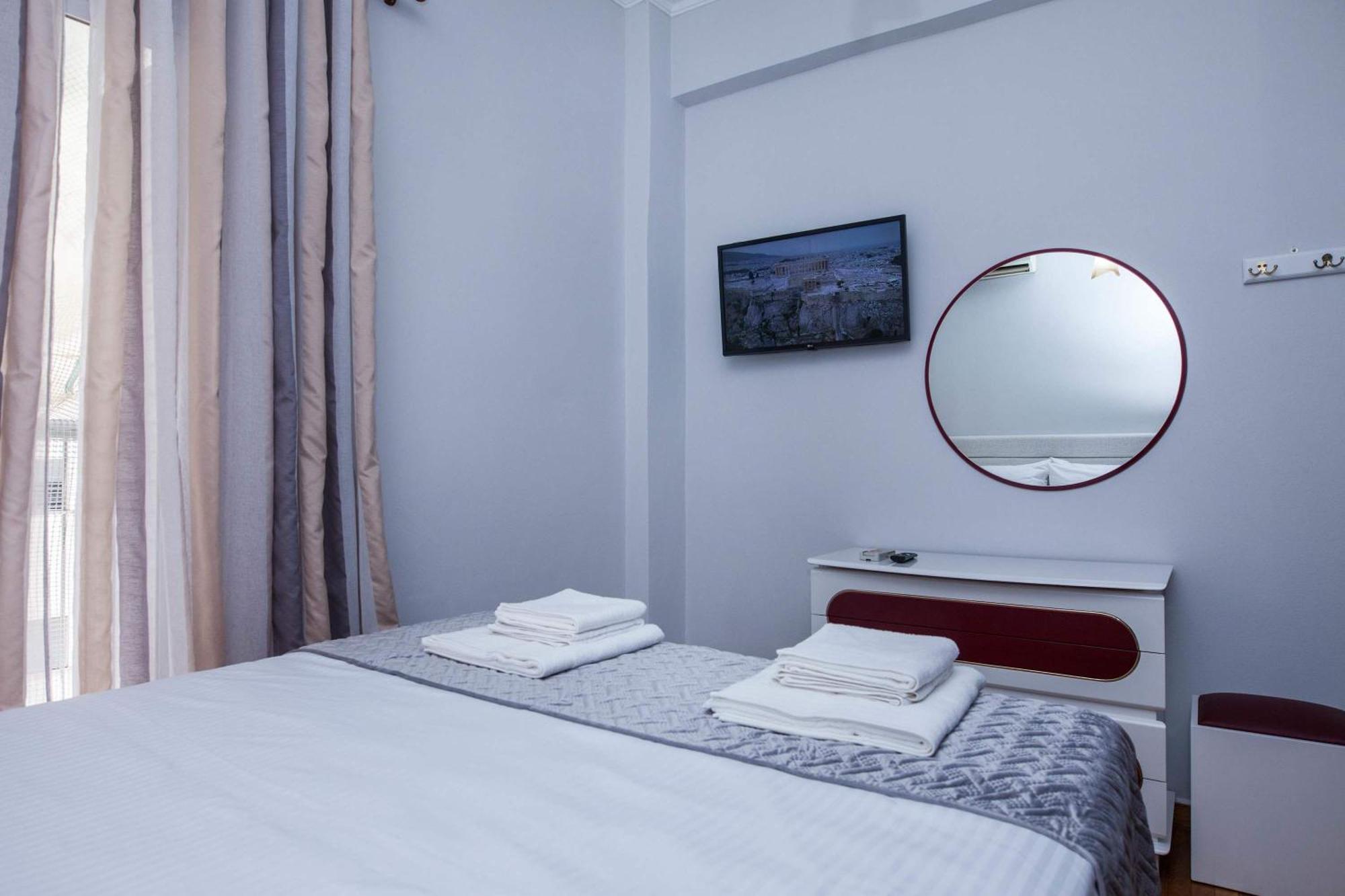 Central 2 Bd Apt With Balcony By Monastiraki Αθήνα Εξωτερικό φωτογραφία