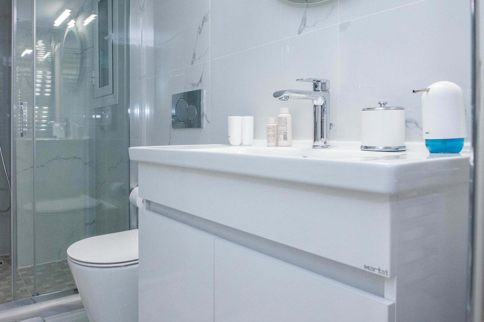 Central 2 Bd Apt With Balcony By Monastiraki Αθήνα Εξωτερικό φωτογραφία